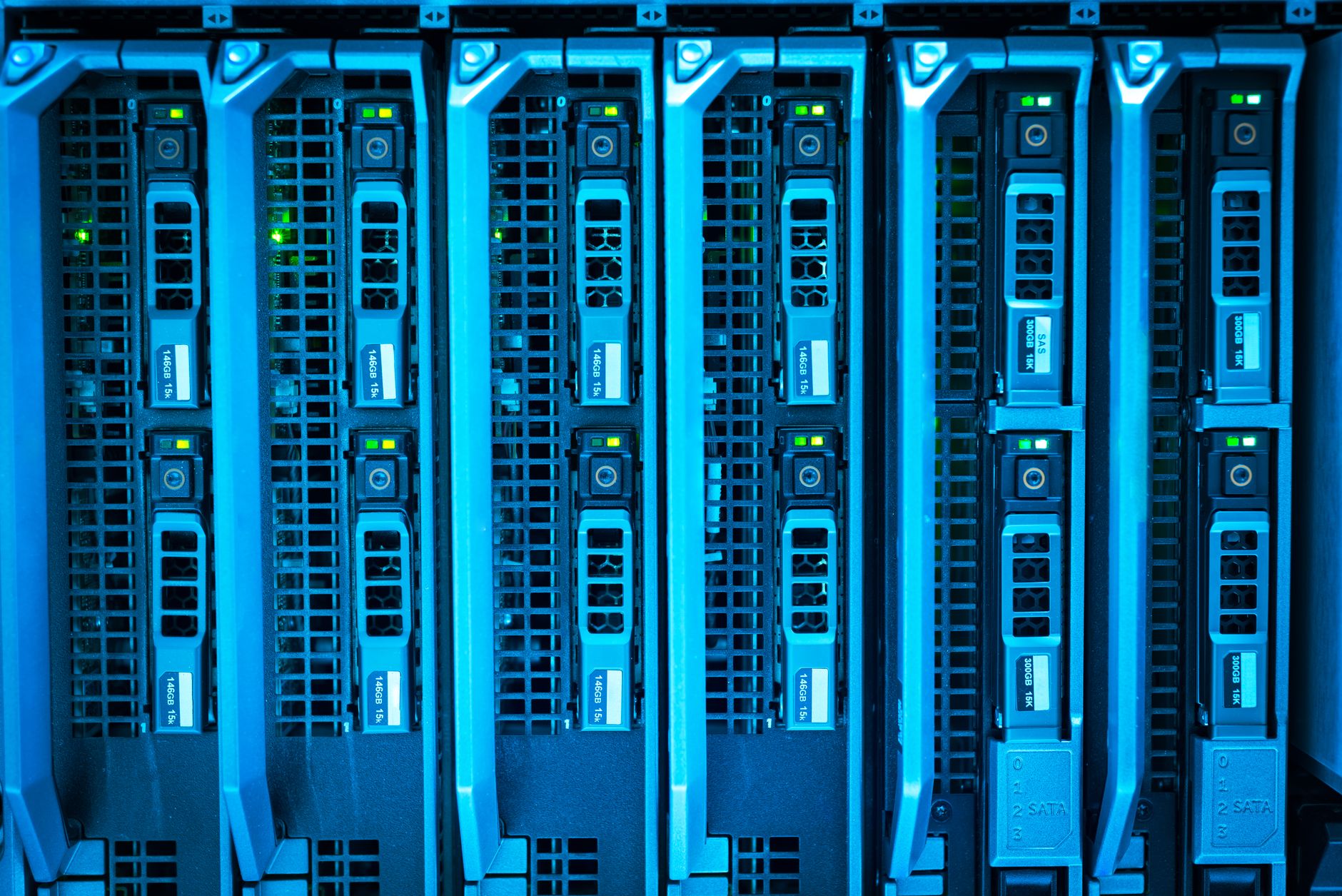 Infraestructura de servidores y centros de datos empresariales para inteligencia artificial B2B