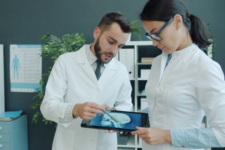 Suki levanta 90 millones para escalar su IA de transcripción médica